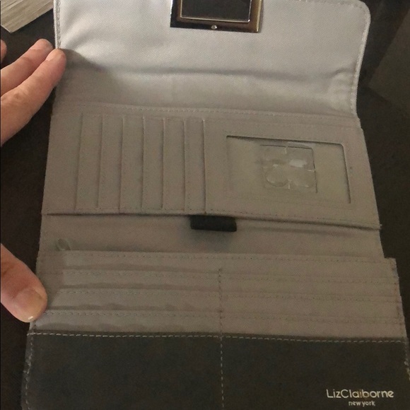 Liz Clairborne wallet - Picture 2 of 6